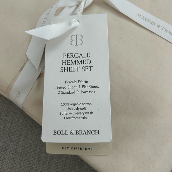 Boll & Branch NWT Queen percale hemmed sheet set - Picture 4 of 8
